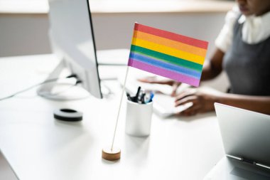 Ayrıcalıklı LGBT Renkleri. Çeşitlilik ve Kapsama Sigortası