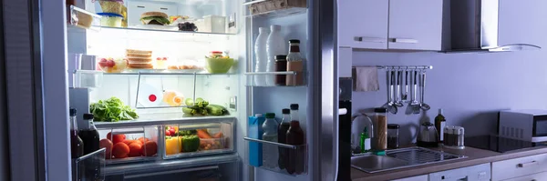 Offener Kühlschrank Hause Küche Kühlschrank Mit Lebensmitteln — Stockfoto