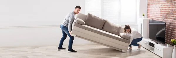 Pindah New Sofa Rumah Menempatkan Couch Television — Stok Foto