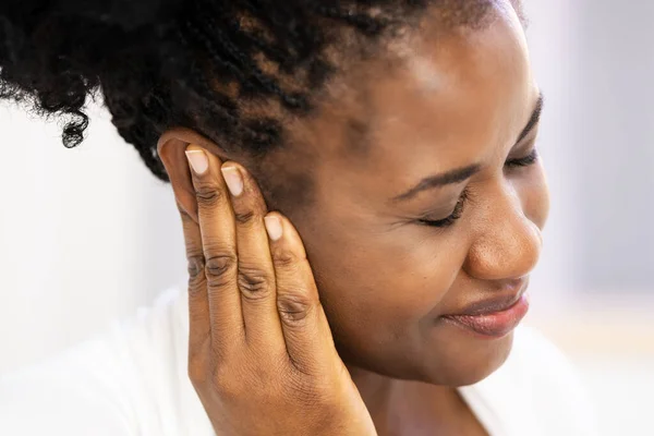 Hallókészülék Fájdalmas Fülbevaló Meghallgatási Kérdések — Stock Fotó