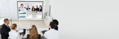 Toplantı odasında video konferans görüşmesi. Elearning Video konferansı