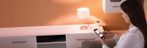 Smart Light Hause Remote Technology App Auf Dem Handy — Stockfoto
