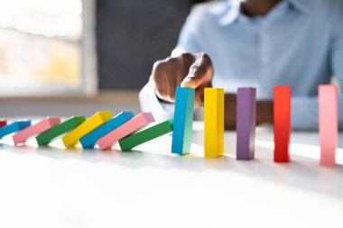 Domino Sonbaharı Önleme ve El Kullanmayı Durdur