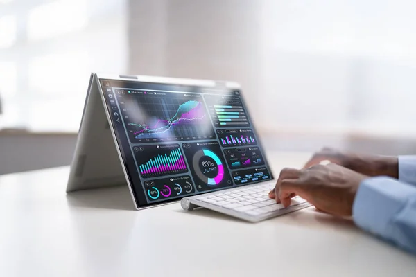 Analisis Dashboard Data Bisnis Kpi Pada Laptop Hybrid — Stok Foto