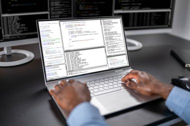 Programcı Kodlama Dersleri. Ofiste Web Geliştirici Kodlayıcı