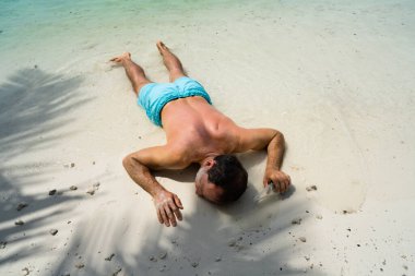 Sarhoş Seyahat Plajı Partisi. Komik Tatil Yaşam Tarzı