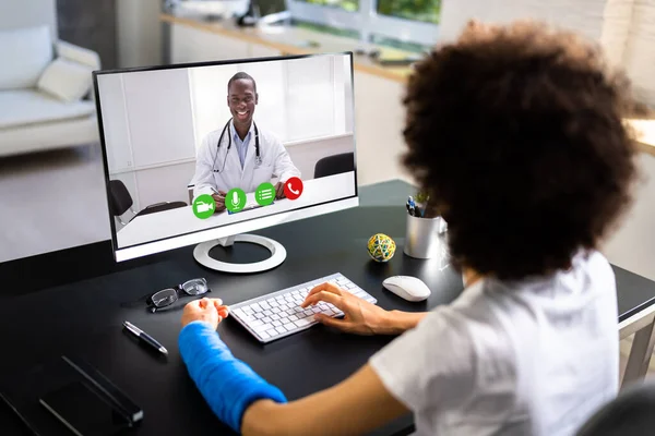African Patient Conferencing Online Telemedicine Doctor — Stock Photo, Image