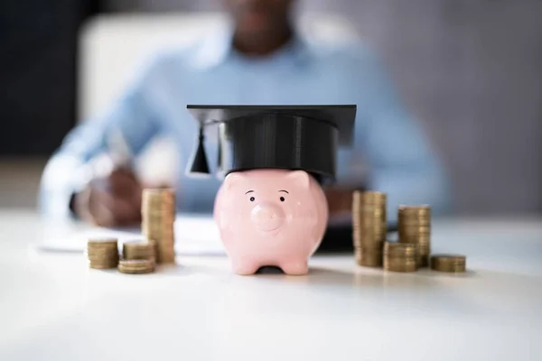 College Piggy Bank Graduation Hat Education Piggybank — Stock Photo, Image