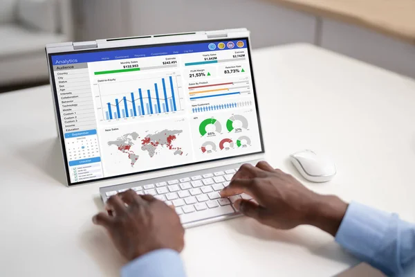 African Businessman Using Analytics Data Kpi Dashboard Tech — Stock Photo, Image