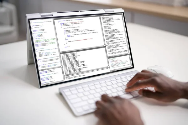 Afro Amerikaanse Web Developer Programmeur Coderingssoftware — Stockfoto