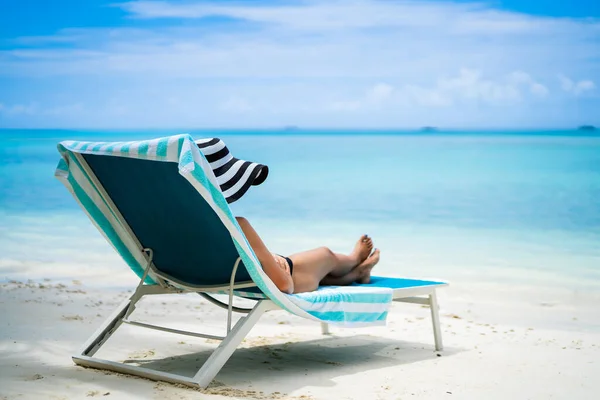 Young Woman Bikini Sunbathing Deck Chair Beach — Stock Photo, Image