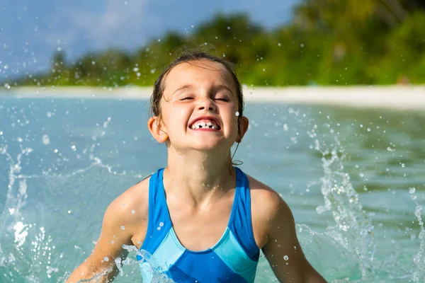 Glad Kid Lära Sig Simma Med Simning Skiva Eller Ring — Stockfoto