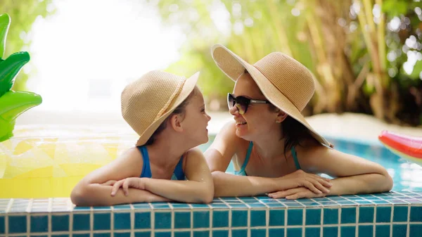 Zdravé Aktivní Dítě Bazénu Vody Letní Dovolená — Stock fotografie