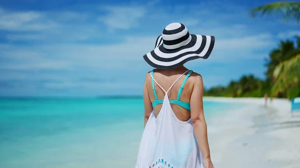 Beach Lifestyle Ocean Water Chica Joven Vacaciones Verano —  Fotos de Stock