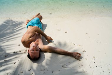 Sarhoş Seyahat Plajı Partisi. Komik Tatil Yaşam Tarzı