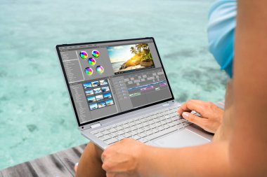 Video Düzenleyici Uygulaması Kullanılarak Cep Telefonundaki Videolar Düzenleniyor