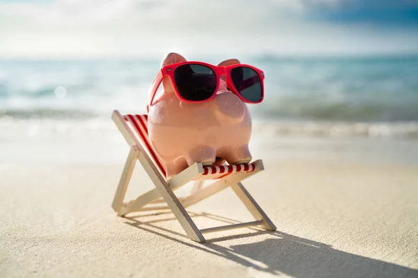 Pink Piggy Bank Object Vacation Beach — 스톡 사진