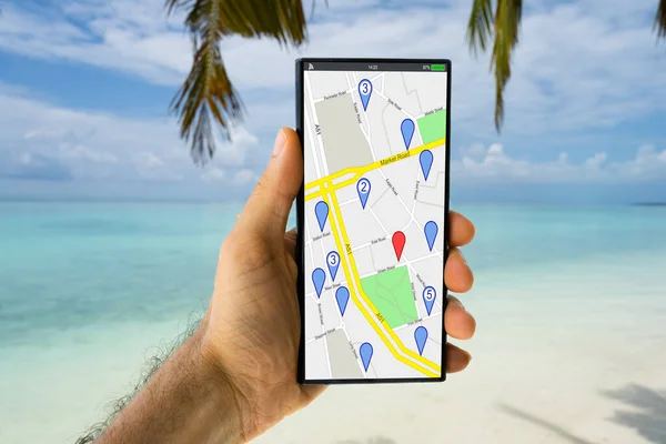 Телефон Мобильный Gps Навигатор Карта Сотовый Телефон Gps Пляже — стоковое фото