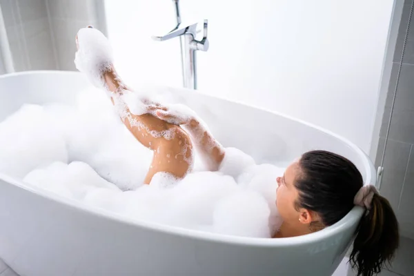 Bastante Persona Baño Spa Cuidado Relajarse —  Fotos de Stock