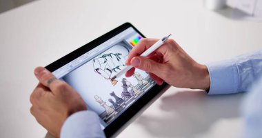 Çizim için Tablet Bilgisayar Ekranı kullanarak Grafik Fotoğraf Tasarımcısı