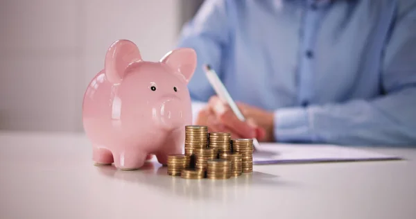 401Kの予算Piggybank 年金給付金 — ストック写真