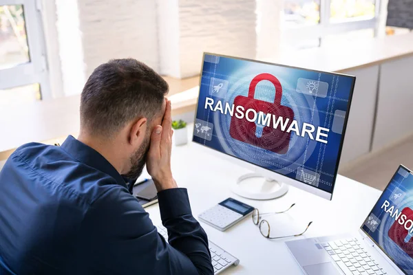 Ransomware Serangan Cyber Menampilkan Berkas Pribadi Yang Dienkripsi Layar — Stok Foto