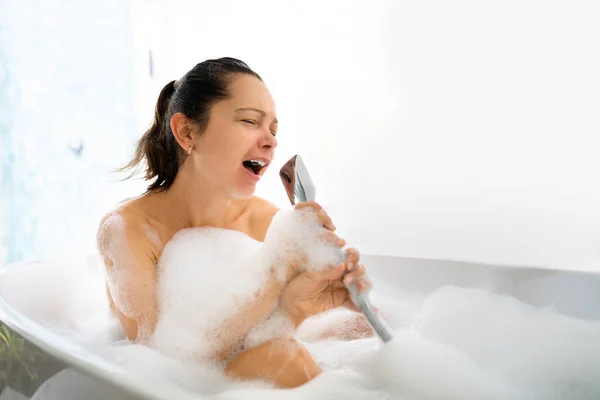 Woman Clean Skin Health Spa Bath Singing Music — Stock Photo, Image