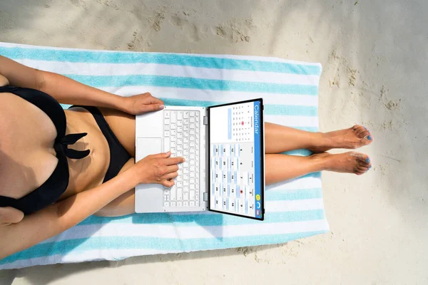 Businesswoman Looking Calendar Agenda Working Beach — Stock Photo, Image