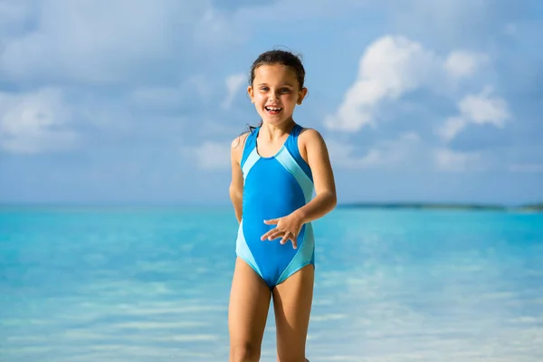 Lyckligt Barn Som Har Roligt Stranden Lekfull Kid Person — Stockfoto