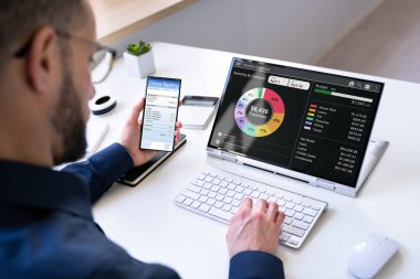 Dizüstü bilgisayarda Para Planlama Bütçe İzleme Uygulaması