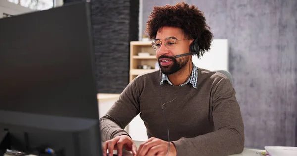 Man Using Online Virtual Video Training Call — Stock Photo, Image