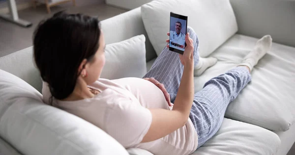 Zwangere Vrouw Met Behulp Van Online Video Call Met Arts — Stockfoto