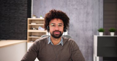 Video Konferansı Çevrimiçi İş Görüşmesi veya Sohbet Portresi