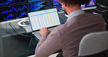 Afro-Amerikan İş Veri Analitik Yazılım Kullanımı Analisti