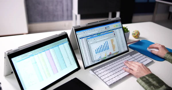 Businesswoman Hand Examining Spreadsheet Laptop Office — Stockfoto