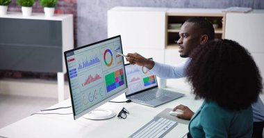 Veri Analizi Kullanan Afrikalı Amerikalı Veri Analisti KPI Kontrol Paneli