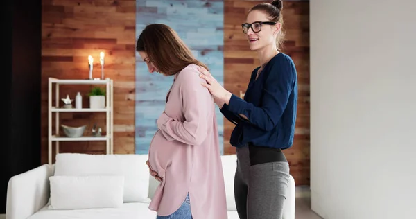 Doula Terapeuta Cuidado Tratamiento Para Mujer Embarazada — Foto de Stock
