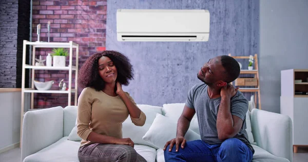 Glückliche Familie Mit Klimaanlage Haus — Stockfoto