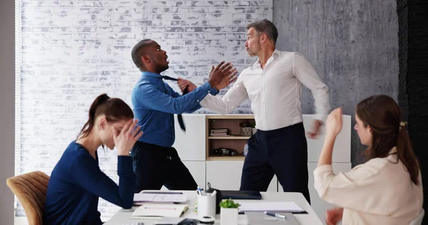 Angry Dominant Colleague Fighting Bullying Workplace — Stock Photo, Image