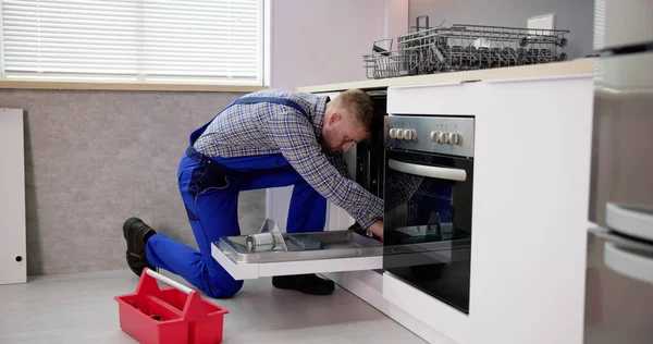 Dishwasher Appliance Repair Service Household Maintenance Repairman —  Fotos de Stock