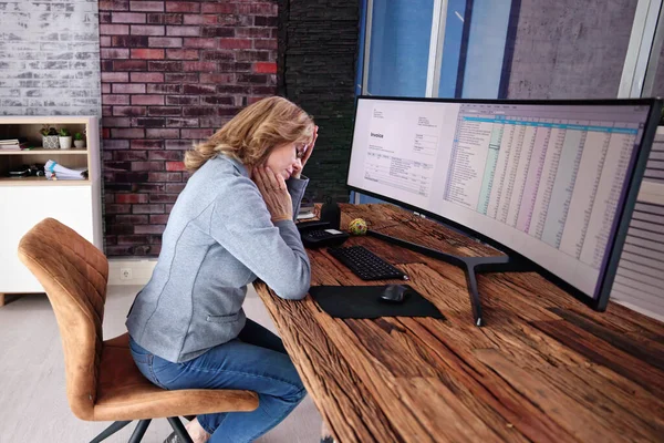 Stressed Sick Employee Woman Computer Desk — Stock Photo, Image