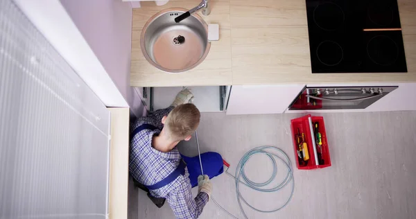 Klempnerarbeiten Der Küche Blockiertes Rohr Entstopfen — Stockfoto