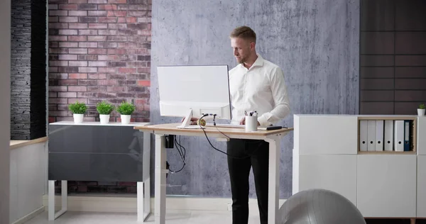 Man Using Adjustable Height Standing Desk Office Good Posture — Stock Photo, Image