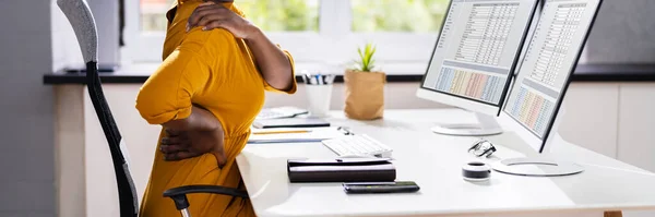 Dolor Espalda Mala Postura Mujer Sentada Oficina —  Fotos de Stock