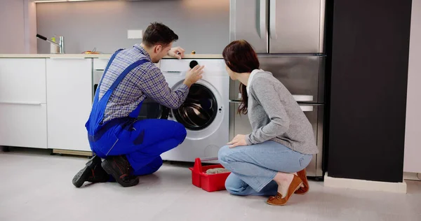 Réparation Appareil Électrique Machine Lave Vaisselle Dans Cuisine — Photo