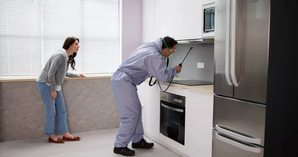Woman Looking Exterminator Worker Spraying Insecticide Chemical Termite Pest Control — Stock Photo, Image