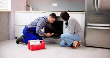 Bakım teknisyeni fırın tamircisi. Mutfak Tamiri