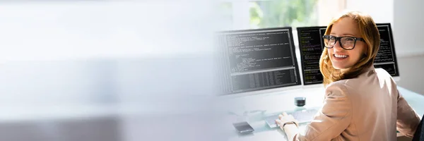 Programador Mulher Codificação Computador Coder Girl — Fotografia de Stock