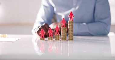 Afrikalı Amerikan Lideri Blokları İstifliyor. HR Liderlik Konsepti