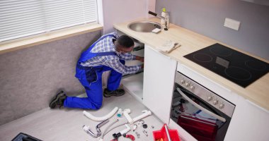 Tesisatçı Temizleme Mutfak Kanalizasyonu ve Boru Kullanım Aletleri
